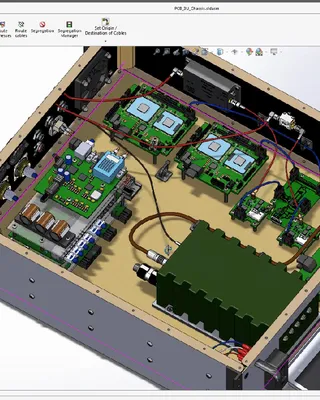 Schéma d'un boîtier électronique avec plusieurs circuits imprimés, câbles, connecteurs et composants électroniques visibles dans un logiciel de modélisation 3D.