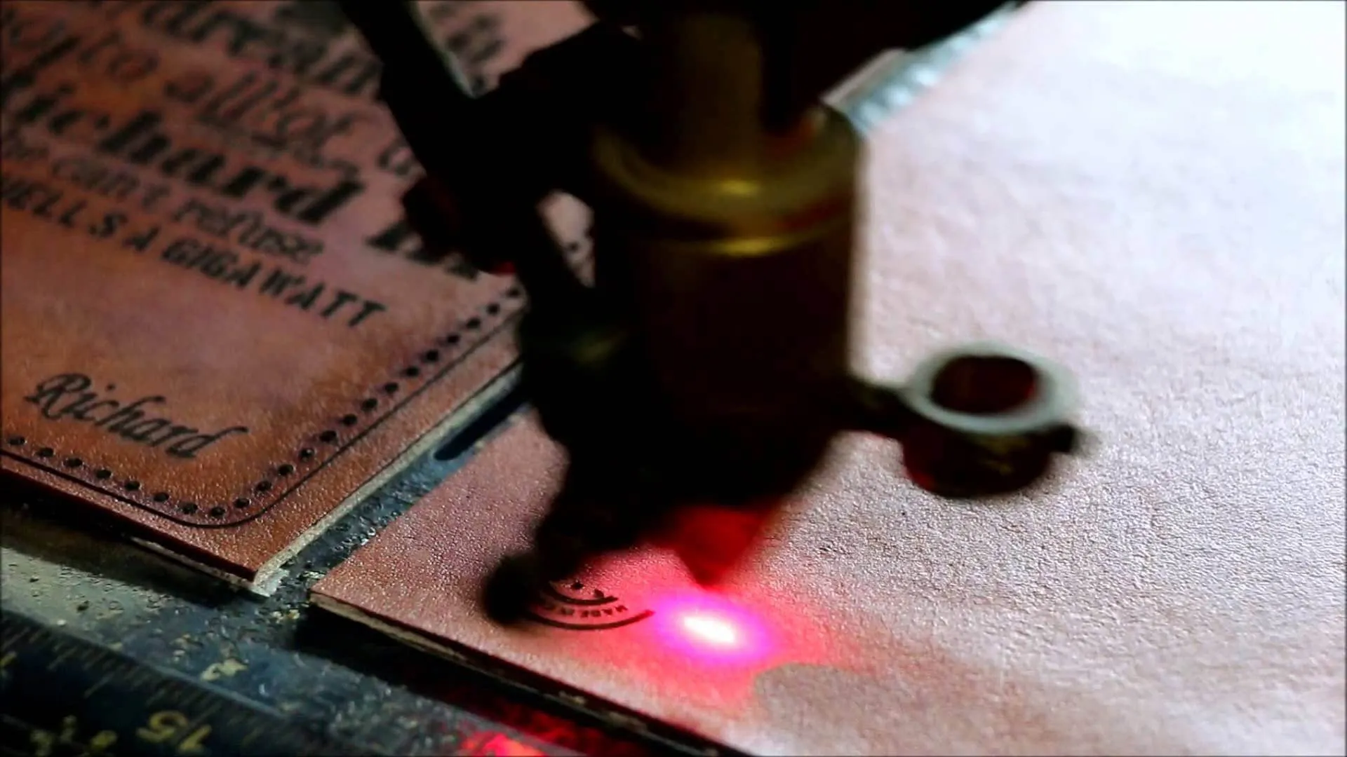 Cuir en gravure laser CNC