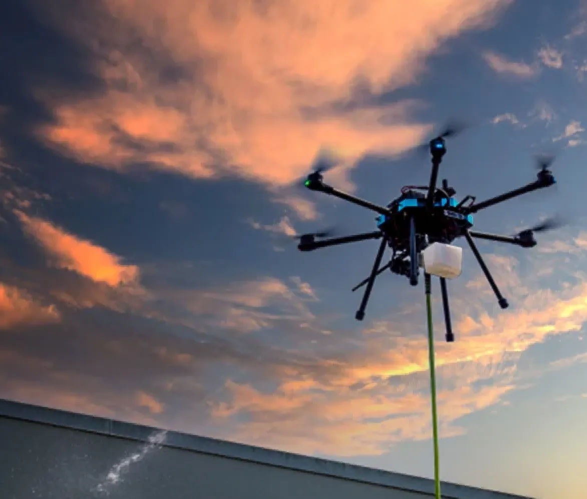 Drone nettoyage toiture