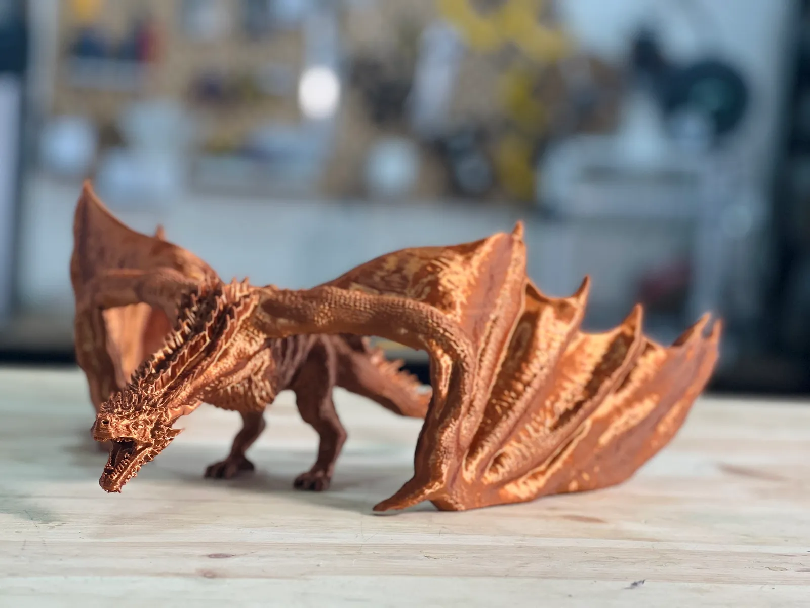 Dragon en métal avec ailes