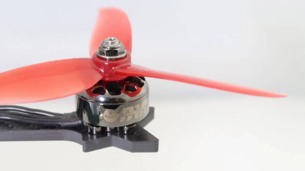 aile de drone rouge