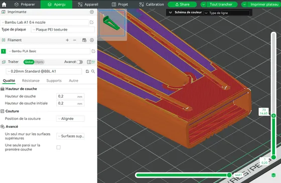 Capture d'écran d'une interface de logiciel de modélisation 3D montrant un modèle d'impression 3D d'une pièce en plastique en cours de conception.