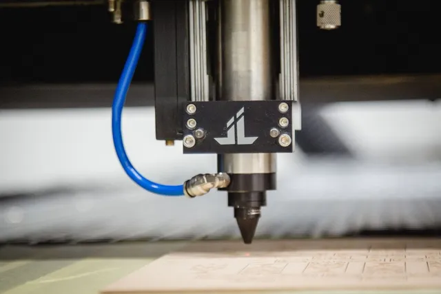 Quelle puissance laser pour découpe bois ?