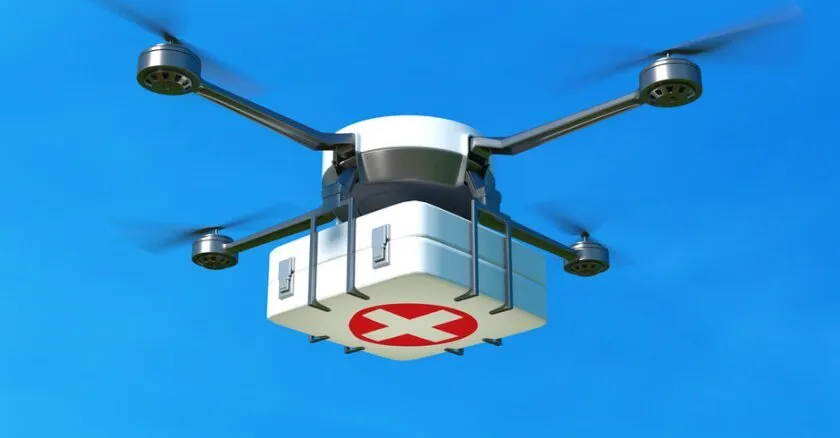 drone blanc en train de livrer soins