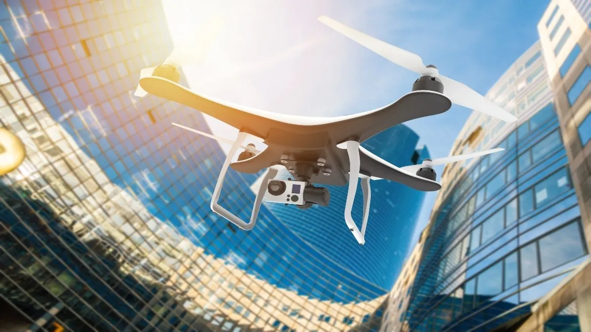 drone pour photographie devant architecture