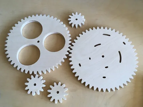 Engrenages en bois usinés par fraisage CNC pour prototypage.