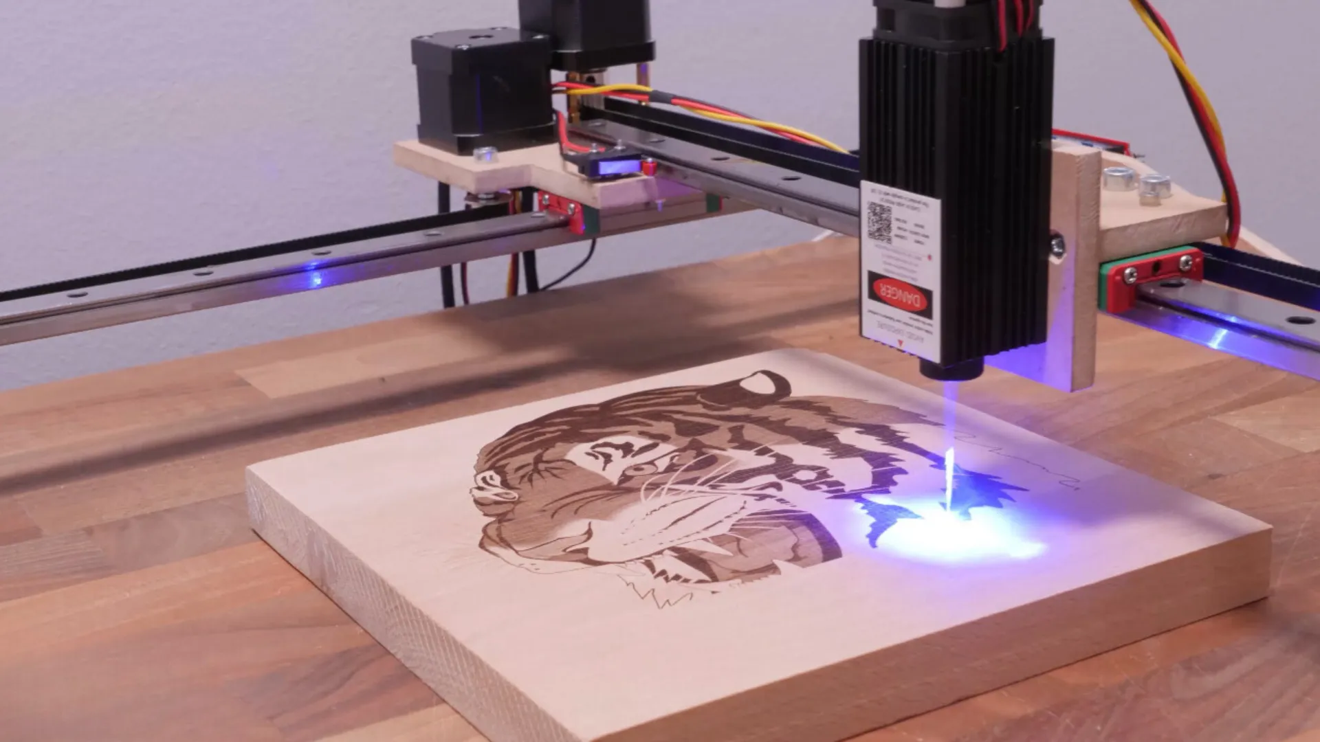 gravure laser sur bois dessin tigre