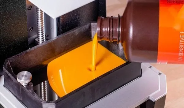 impression 3d sla bouteille de resine verse