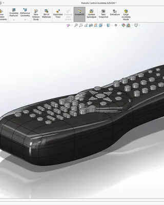Prototype d'une télécommande en 3D dans SOLIDWORKS, avec boutons et écran.