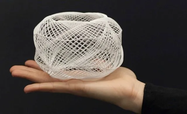 Objet en résine flexible ou élastomère
