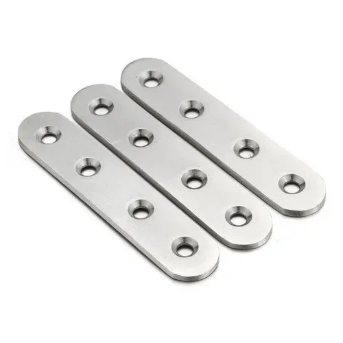 Composants métalliques en acier usinés par fraisage CNC.